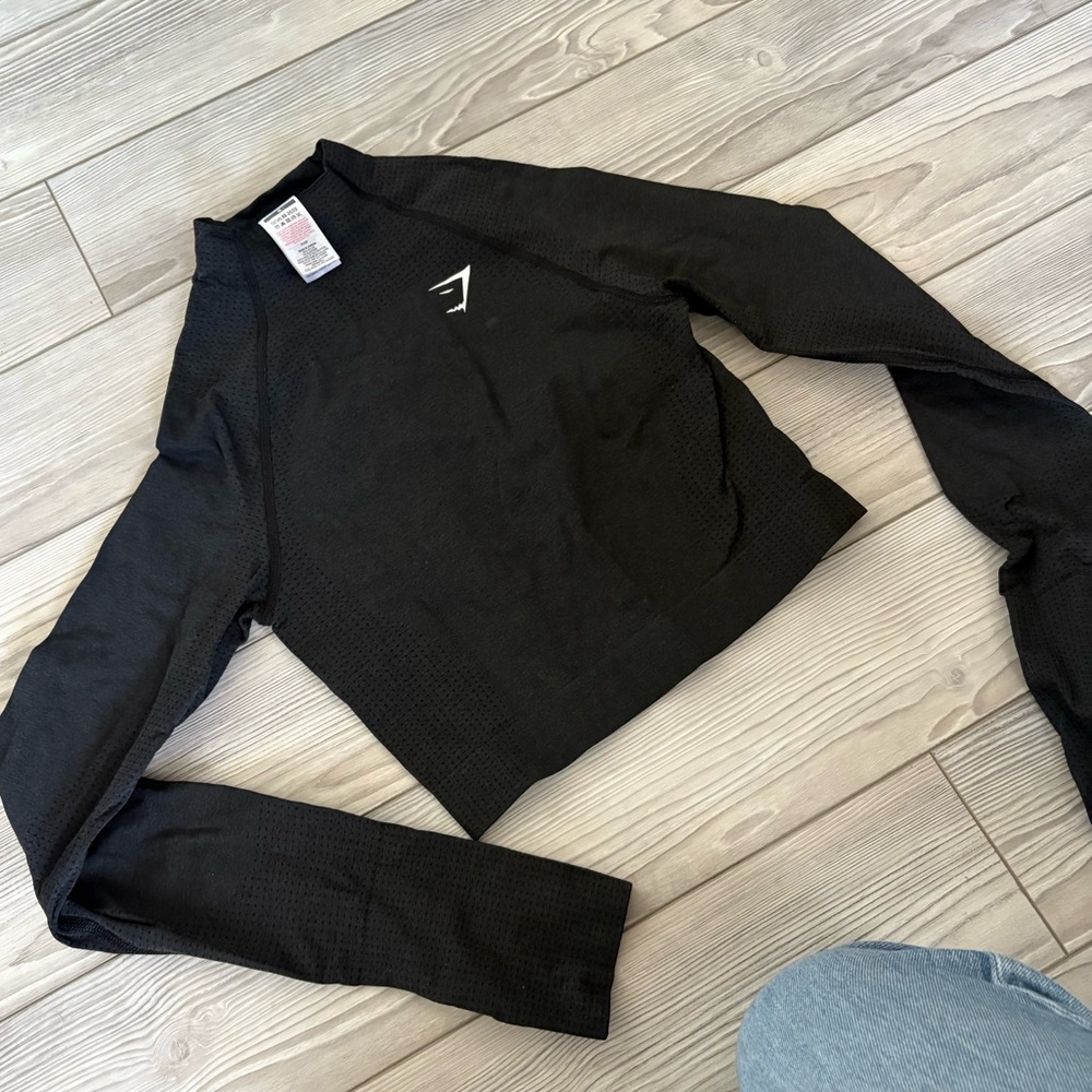 Gymshark Black Long Sleeve Crop Top – Women’s Small